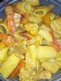 Pasta con vegetales salteados y pollo al vapor