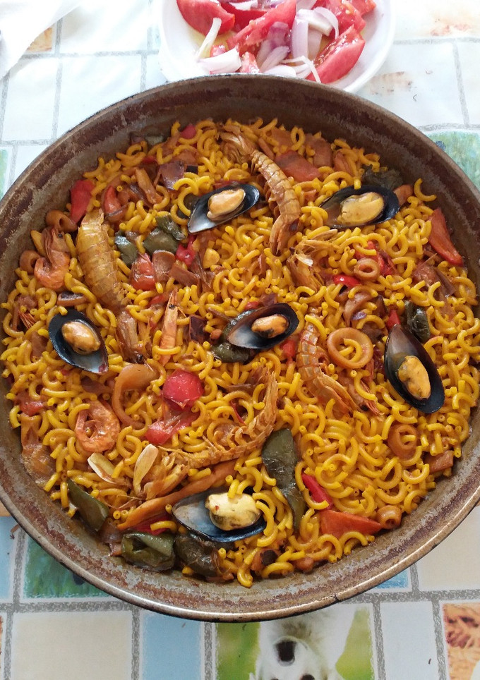 Una foto de Fideuá de marisco