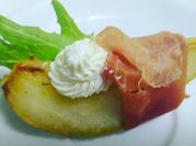 Una foto de canapes de jamón