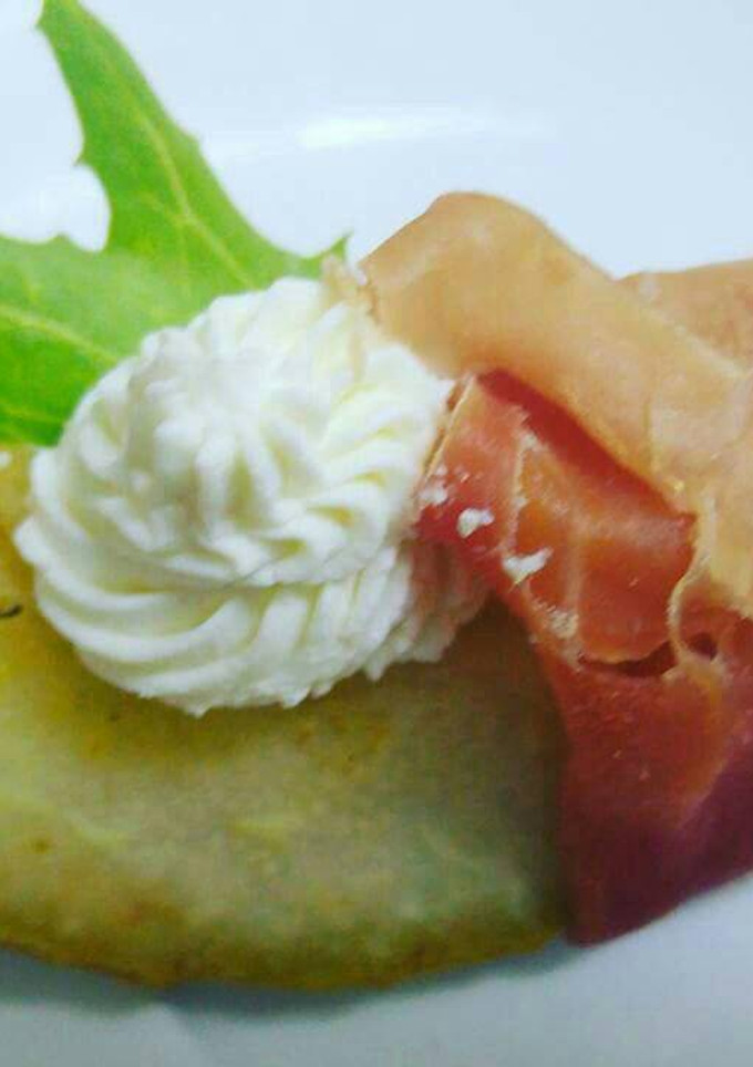Una foto de Canapé de pera asada