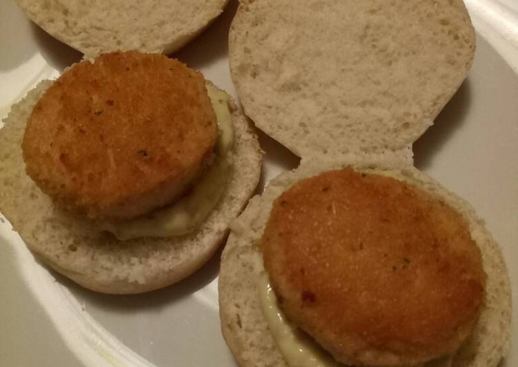 Mini salmon burgers