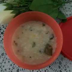 A picture of Mpasi 9 bulan (paddas porridge).
