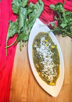 A picture of Palak paneer.