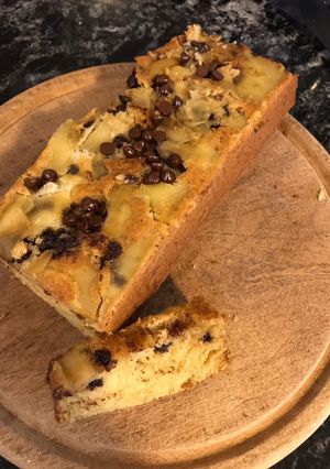 Una foto de Budín invertido de manzana, coco y chocolate 🥳