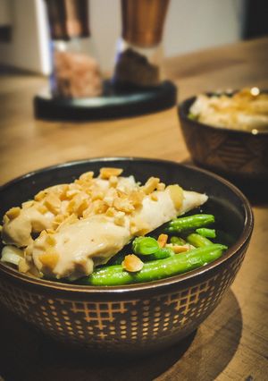 Une photo de Nouilles au poulet sauce au sésame