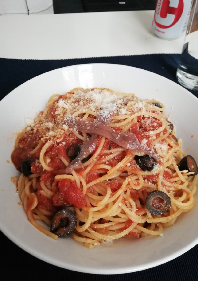 Una foto de Espaguetti alla puttanesca
