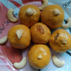 A picture of Besan laddu.