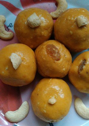 A picture of Besan laddu.