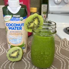 A picture of 🥑🥝Green Kiwi Smoothie 🥝🥑.