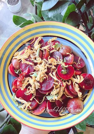 Hình của món Mận xóc khô gà.
