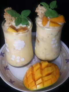 મેન્ગો ફાલુદા વીથ ઘેવર(Mango faluda with ghevar recipe in gujarati) રેસીપી મુખ્ય ફોટો