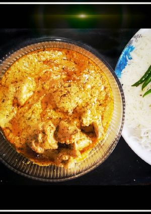 A picture of Mughlai chicken gravy.