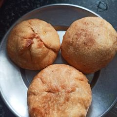 A picture of Jodhpuri Pyaj kachori.