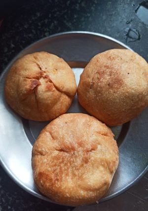 A picture of Jodhpuri Pyaj kachori.