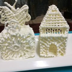 A picture of Quick Royal icing.