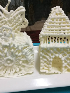 A picture of Quick Royal icing.
