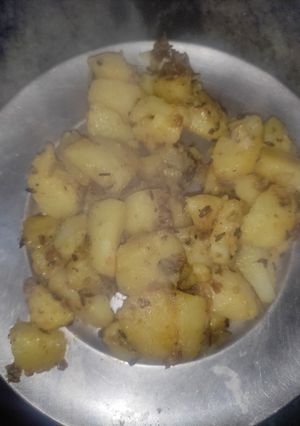 जीरा आलू(jeera aloo recipe in hindi) रेसिपी मुख्य फोटो