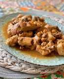 Pollo en salsa escabechada con avellanas