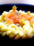 Fusilloni con crema di asparagi bianchi e tartare di salmone
