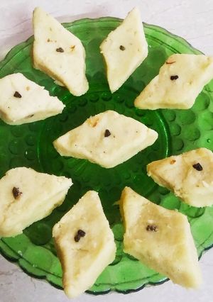 A picture of Milk powder burfi.
