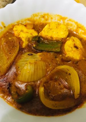 A picture of Paneer do pyaza.
