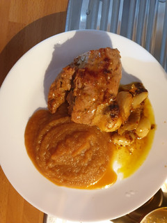 Foto principal de Solomillo de cerdo ibérico al romero con puré de manzana