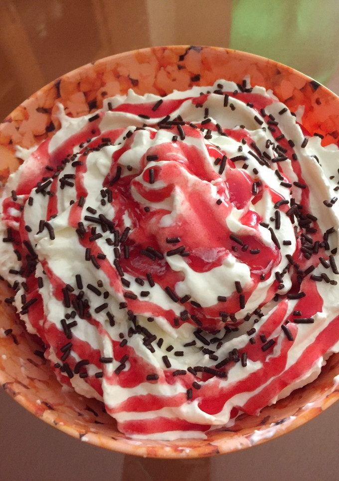Una foto de Fresas con nata y virutas de choco
