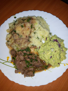 A picture of Mashed potatoes served with beef.