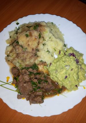 A picture of Mashed potatoes served with beef.