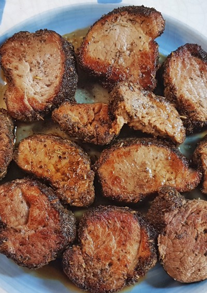 Una foto de Solomillo de cerdo marinado con soja y finas hierbas