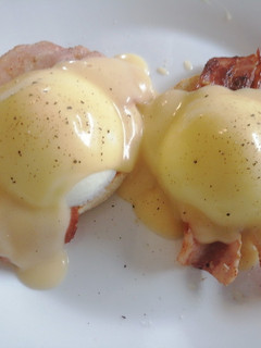 A picture of Eggs Benedict.
