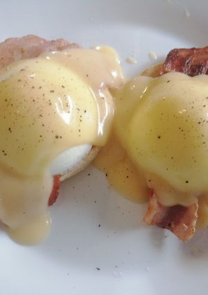 A picture of Eggs Benedict.