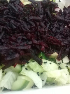 A picture of Green salad with beet root.