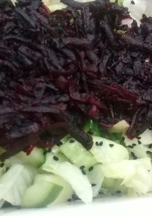 A picture of Green salad with beet root.