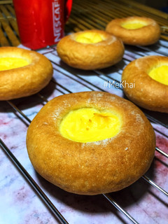 Hình của món Bánh mì nhân custard.