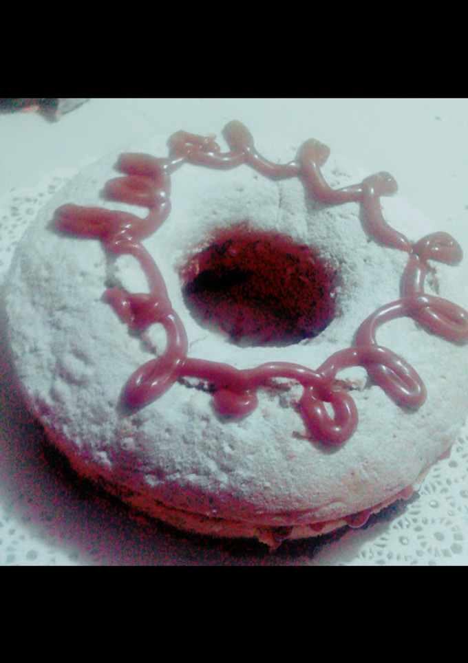 Una foto de Torta con pasas de uva/frutos secos y deco  con dulce de leche