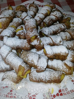 Una foto de Cañas rellenas de crema