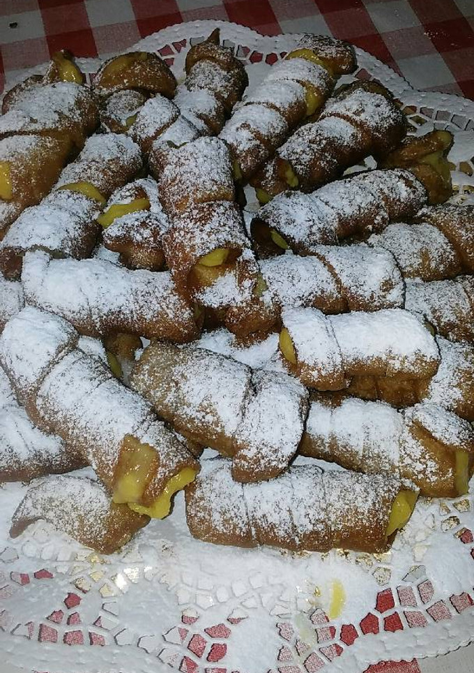 Una foto de Cañas rellenas de crema