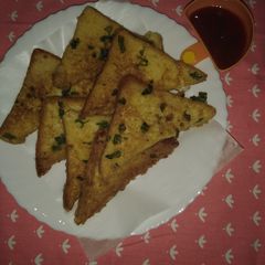 A picture of Egg slices.