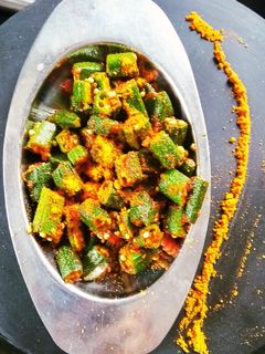 भिंडी (bhindi recipe in hindi) रेसिपी मुख्य फोटो