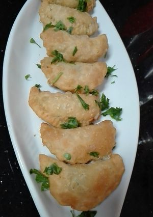 صورة لوصفة سمبوسك البف بالجبنه البيضاء