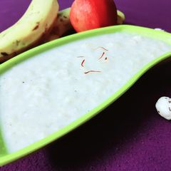 A picture of Rice apple banana porridge.