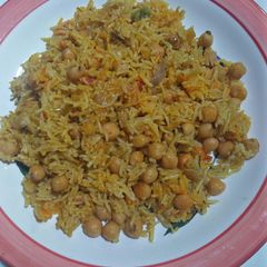 A picture of Chana pulao.