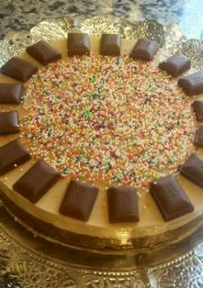 Una foto de Tarta de turrón y chocolate