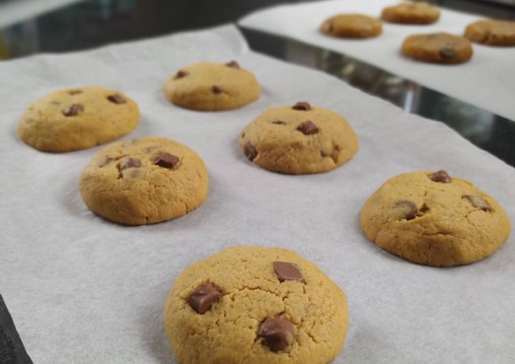 Recipe of Ultimate Peanut butter and chocolate chip cookies