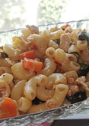 A picture of Spicy chicken macroni.