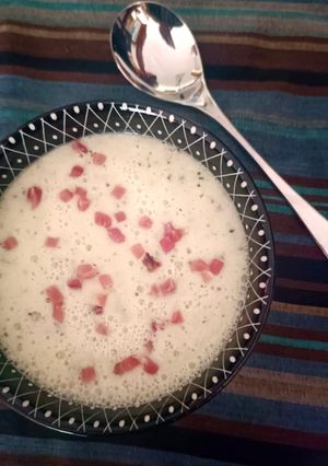 Una foto de Sopa fría de kiwi y pepino
