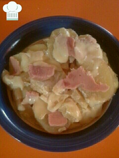 Una foto de Papas a la crema con jamón y queso