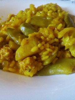 Una foto de Arroz caldoso con judías, habas y alcachofas