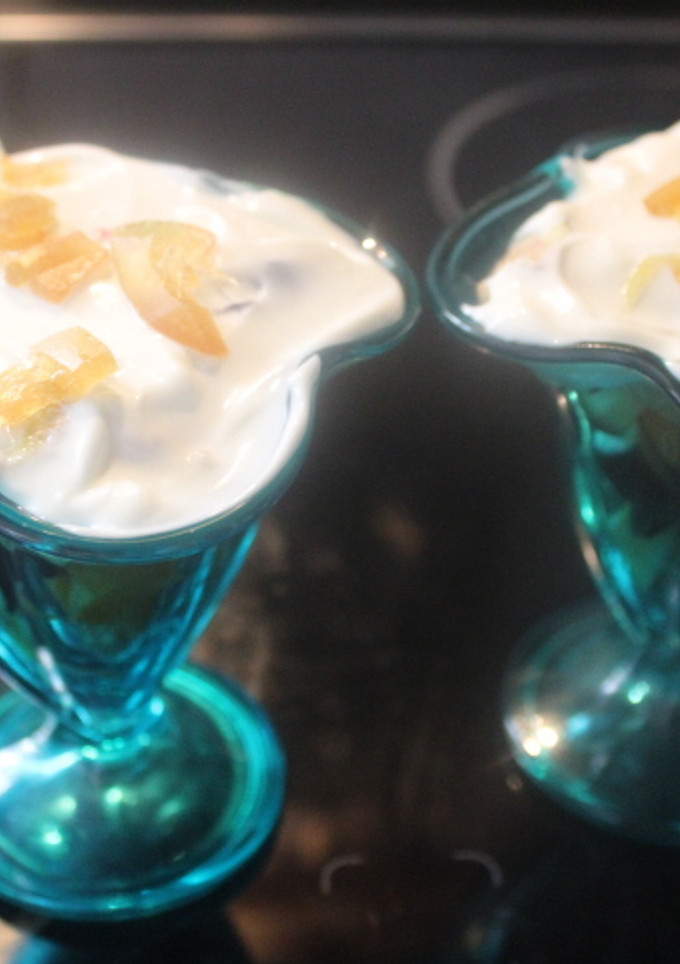 Una foto de Copa de higos y albaricoques con yogurt griego
